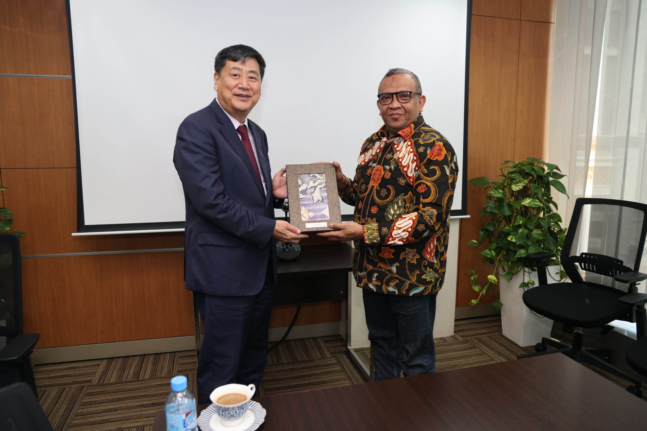 Pemerintah Tekankan Peningkatan Penempatan Pekerja Indonesia di Perusahaan Multinasional Qatar