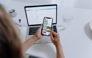 memberdayakan media sosial untuk menarik pelanggan ritel