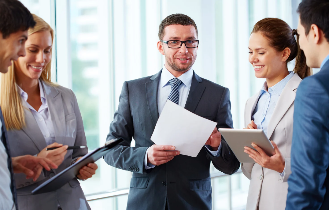 Peran Komunikasi dalam Kepemimpinan Demokratis dalam Memimpin Tim Modern